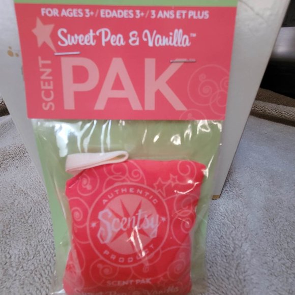 Sunny the Squirrel Scentsy Buddy with Scent Pak and Book - Rare, Hard to Find - Picture 7 of 8